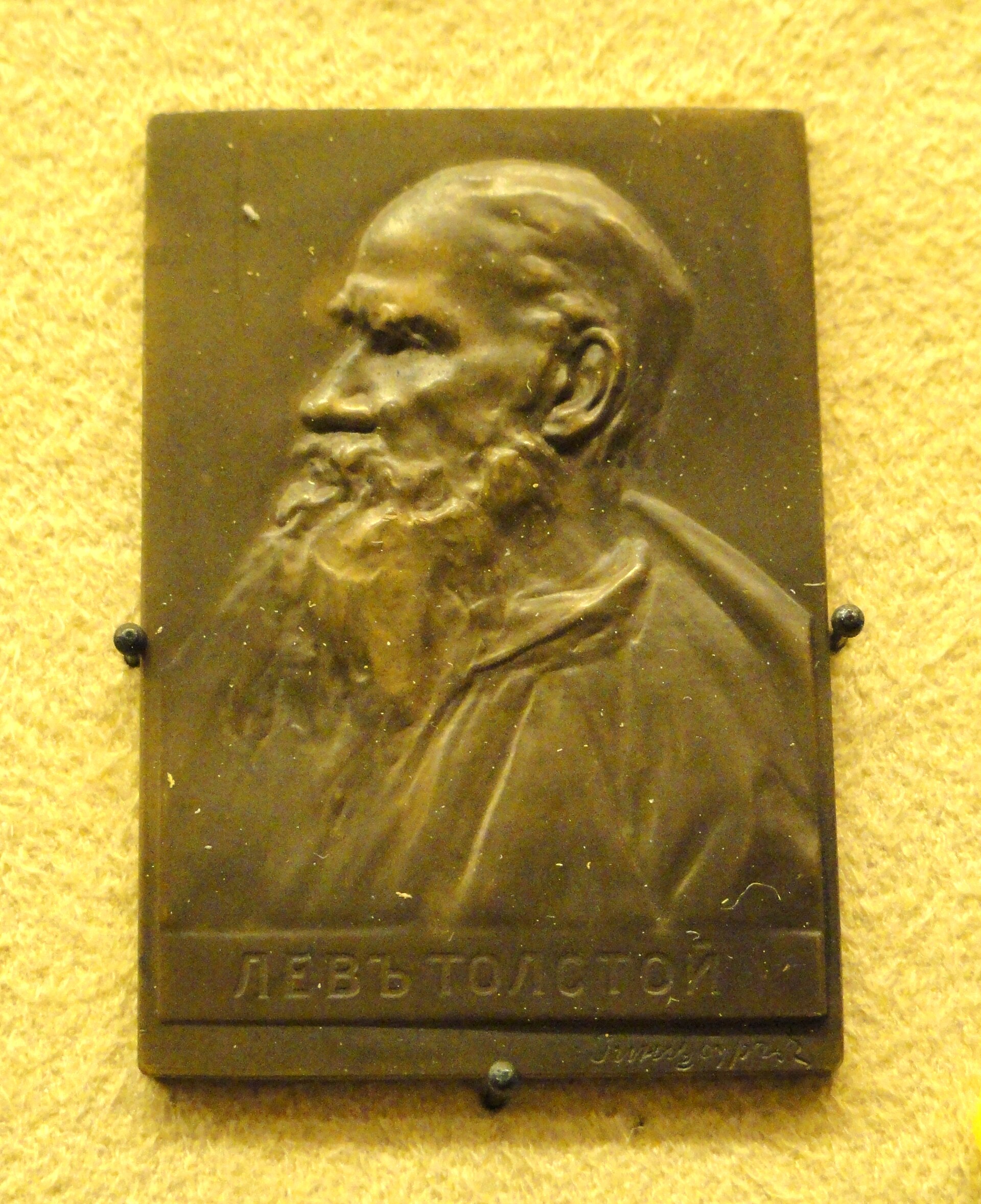 Ginzburg statuette of Tolstoy